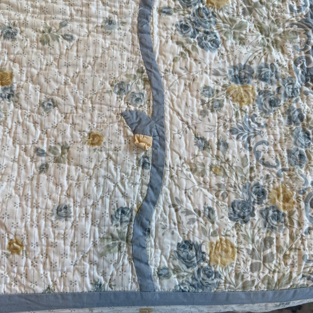 Floral Patchwork Hand Quilt Bedspread Blue Cream Cottagecore Farmhouse Twin